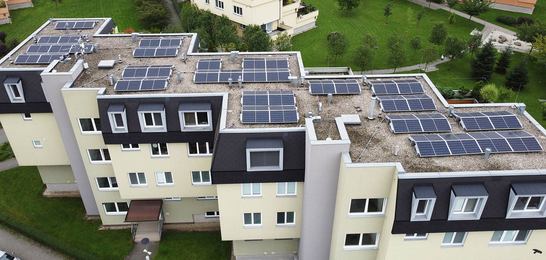bytový dům se sdílenou elektřinou ze solární elektrárny