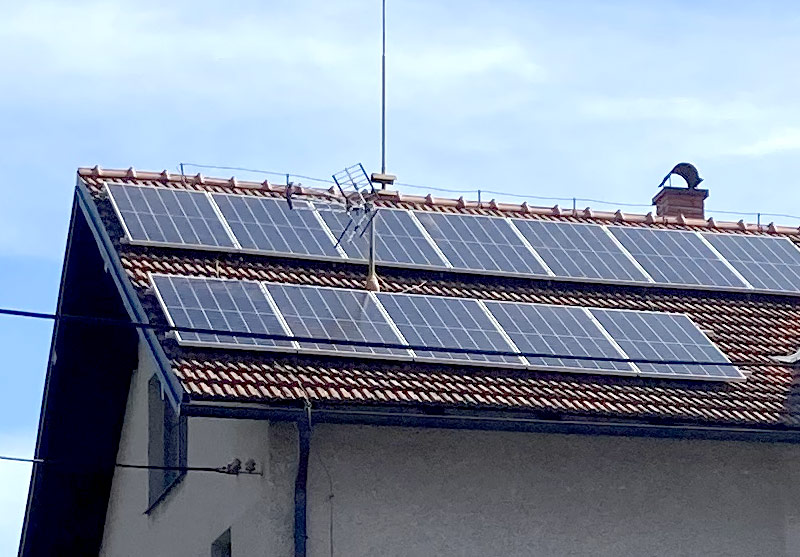 pesice--fotovoltaicka-elektrarna-rodinny-dum-n.jpg